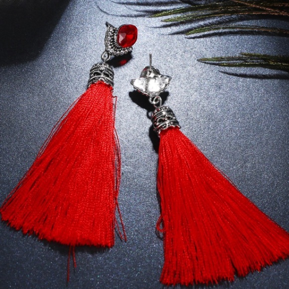 ✶ Crystal Tassel Earrings - Picture 5 of 7